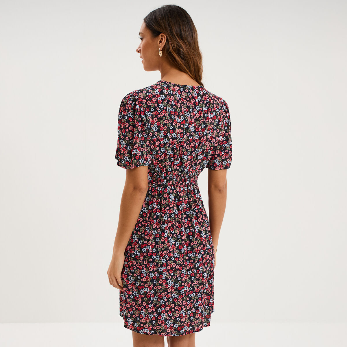 Robe courte fluide manches courtes col V noir femme