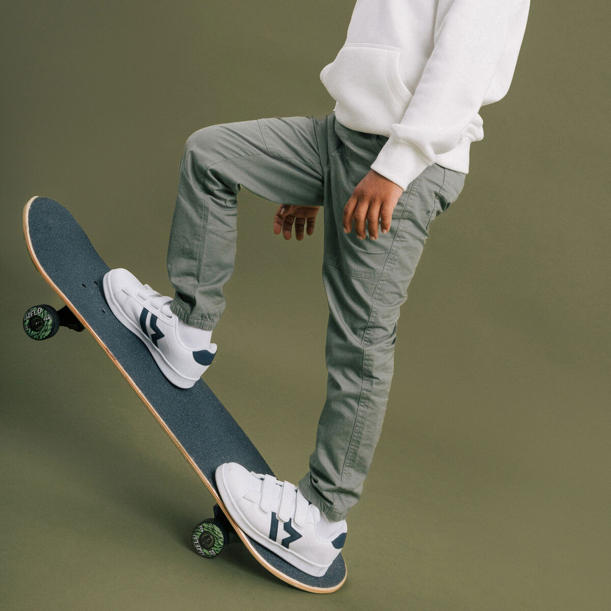 Pantalon regular taille élastiquée coton vert kaki garçon
