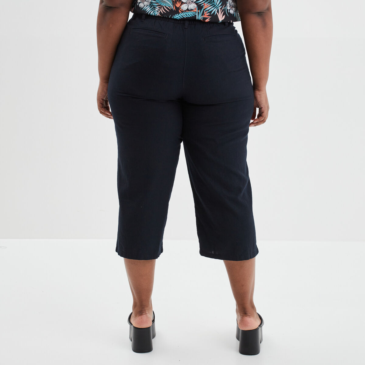 Pantacourt regular en lin majoritaire bleu foncé femme grande taille