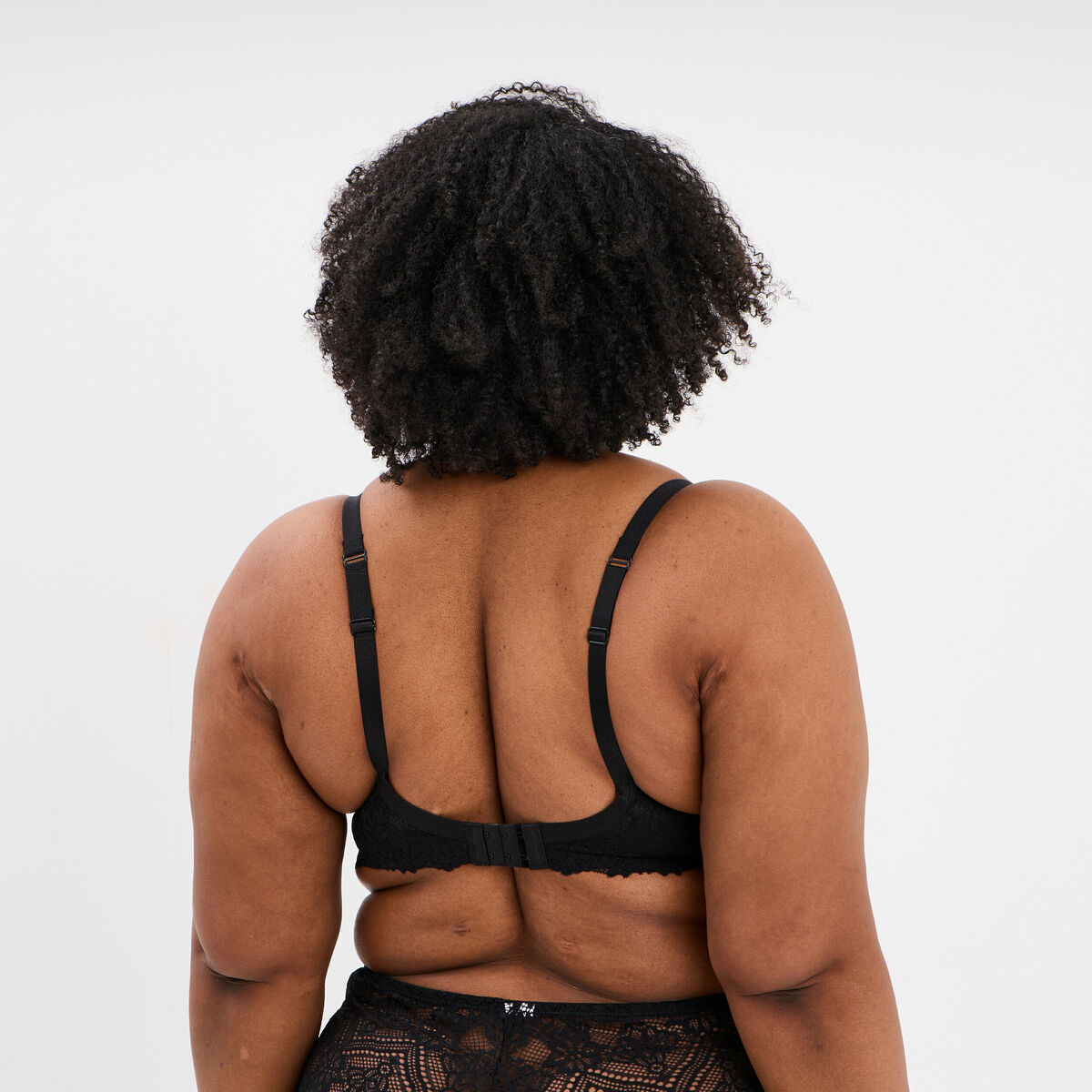 Soutien-gorge embo&icirc;tant dentelle noir femme grande taille