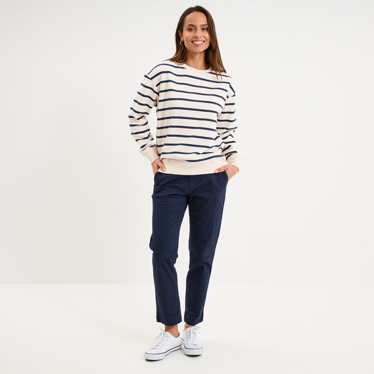 Pantalon chino 7/8&egrave;me ceinture tress&eacute;e bleu marine femme