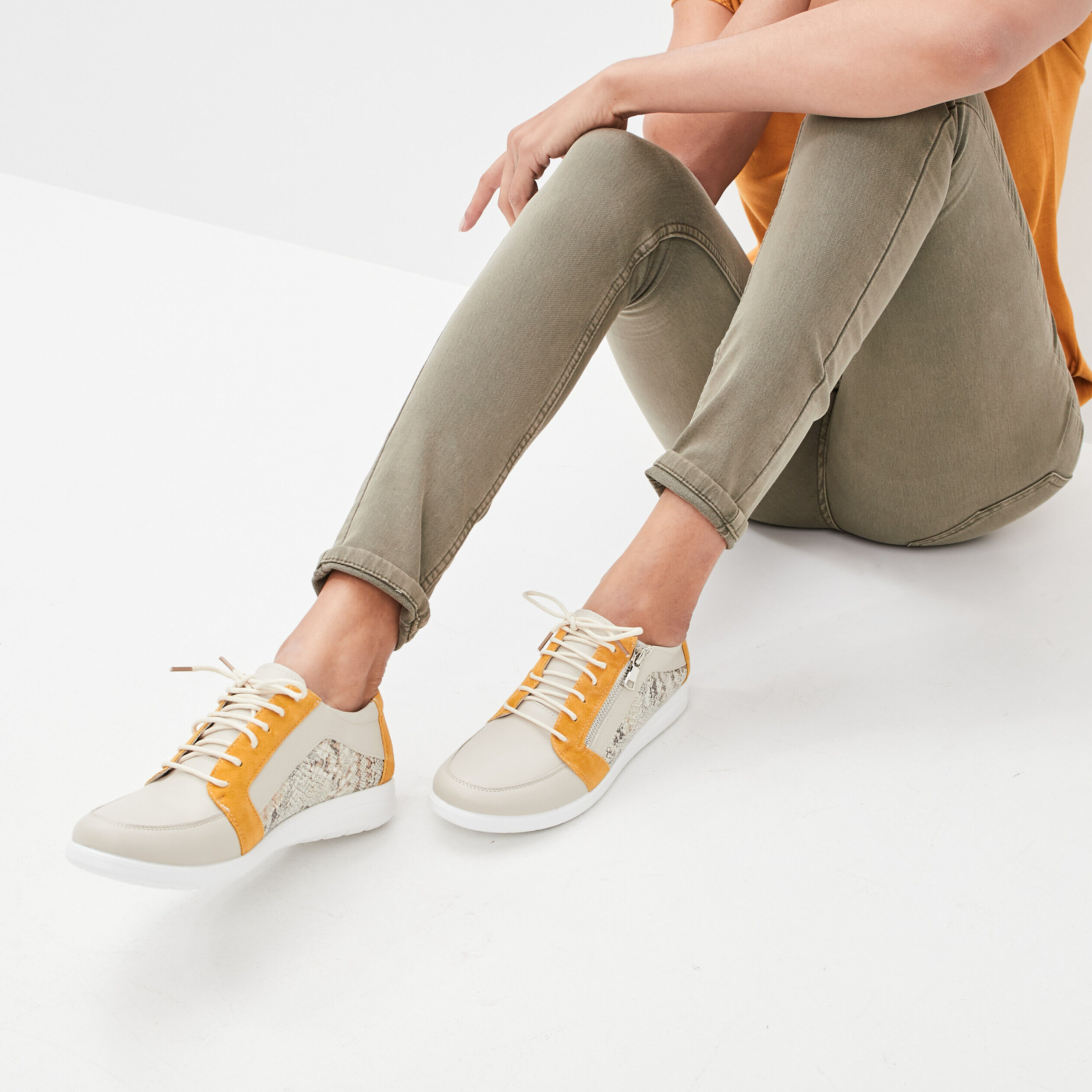 Tennis basses zippées en cuir pied large sable femme CONFORTISSIMO