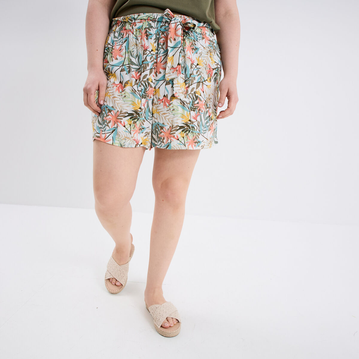 Short fluide ceinturé blanc femme grande taille