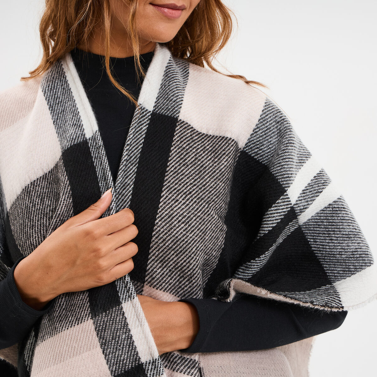 Poncho &agrave; franges mi-long noir femme