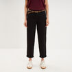 Pantalon chino regular ceinture tress&eacute;e noir femme