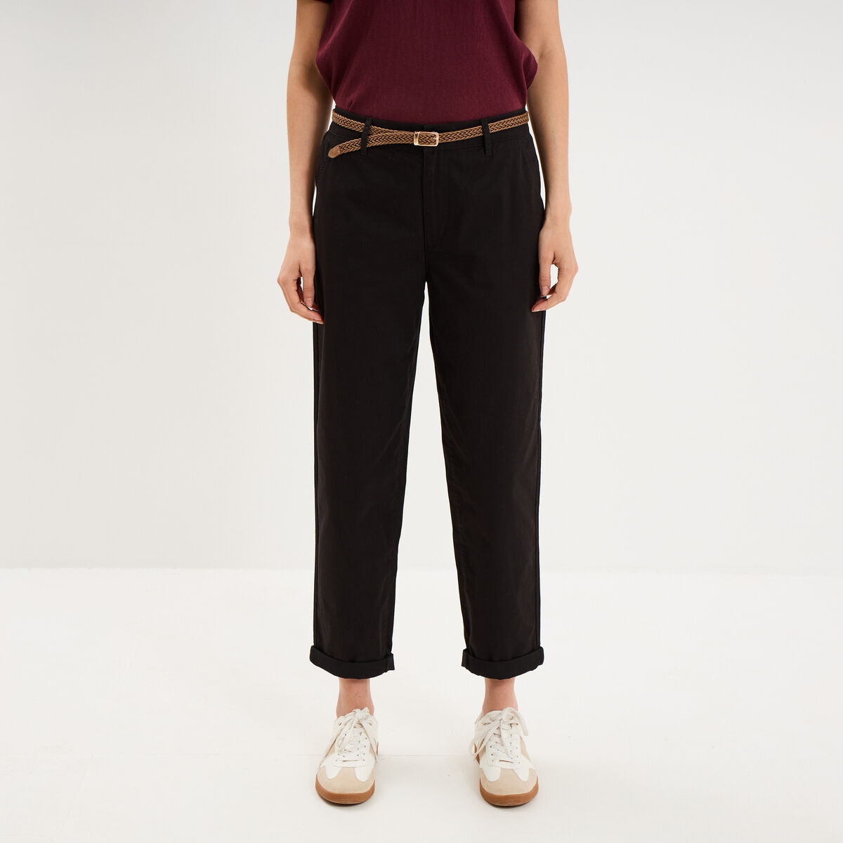 Pantalon chino regular ceinture tress&eacute;e noir femme