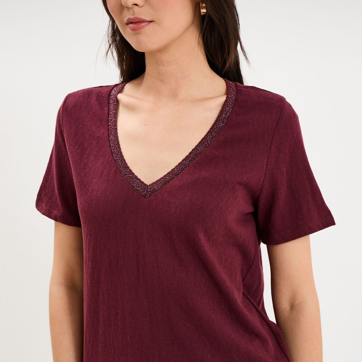 T-shirt col en V manches courtes violet fonc&eacute; femme