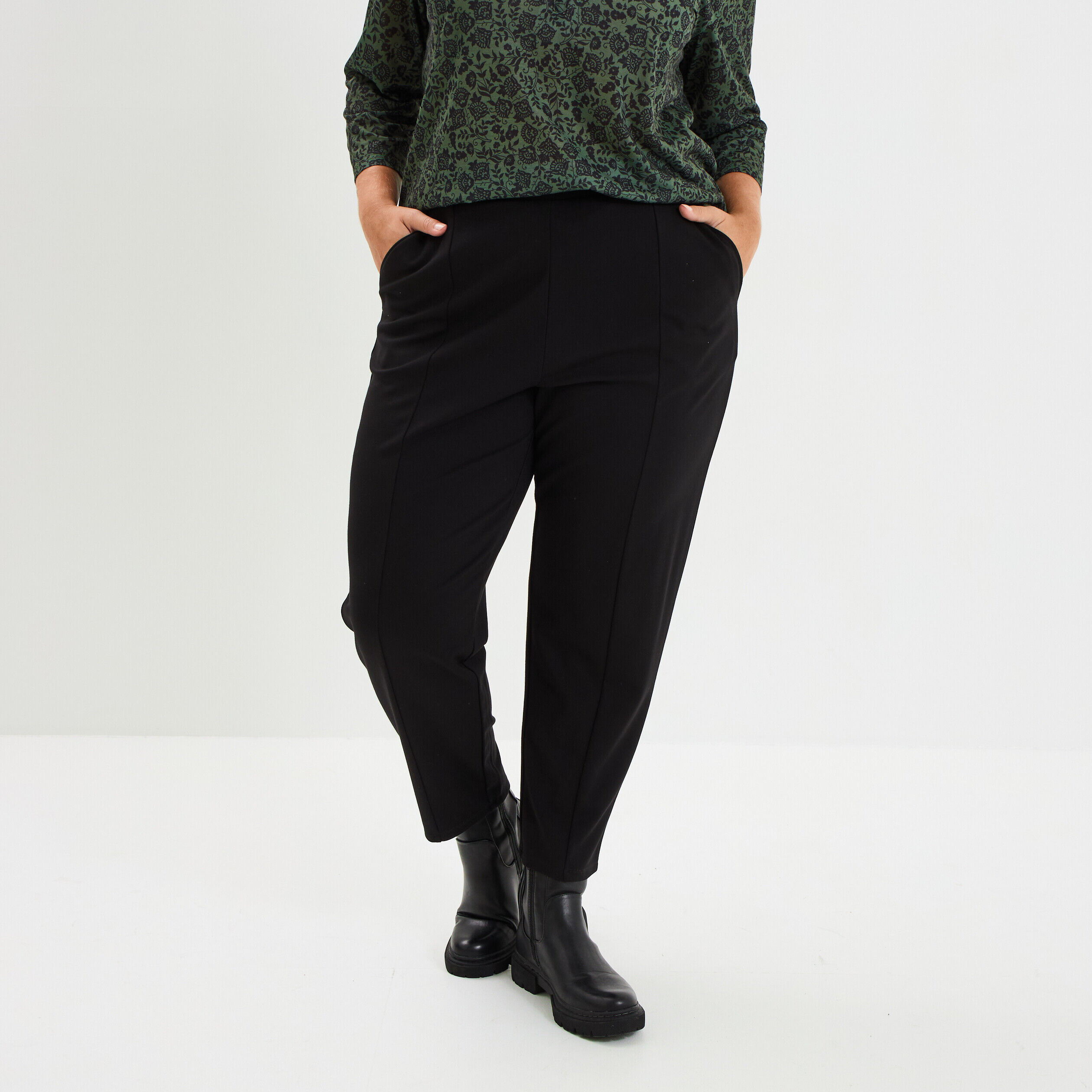 Pantalon slim taille élastiquée noir femme grande taille MODAVISTA