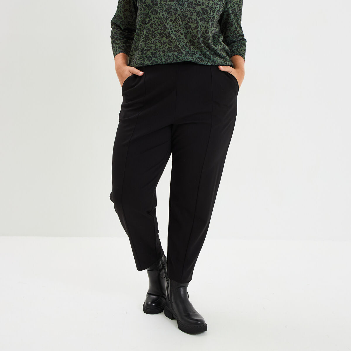 Pantalon slim taille &eacute;lastiqu&eacute;e noir femme grande taille
