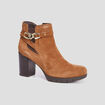 Bottines à talons avec chaînes en cuir marron femme