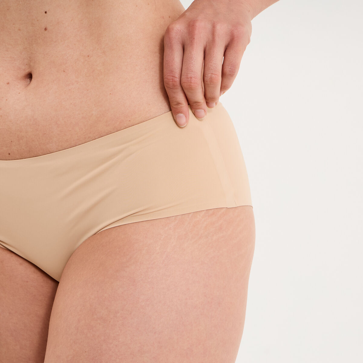 Shorty microfibre sans coutures beige femme
