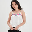D&eacute;bardeur encolure brod&eacute;e coton Liberto blanc femme