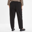 Pantalon cigarette ceintur&eacute; effet cr&ecirc;pe noir femme grande taille