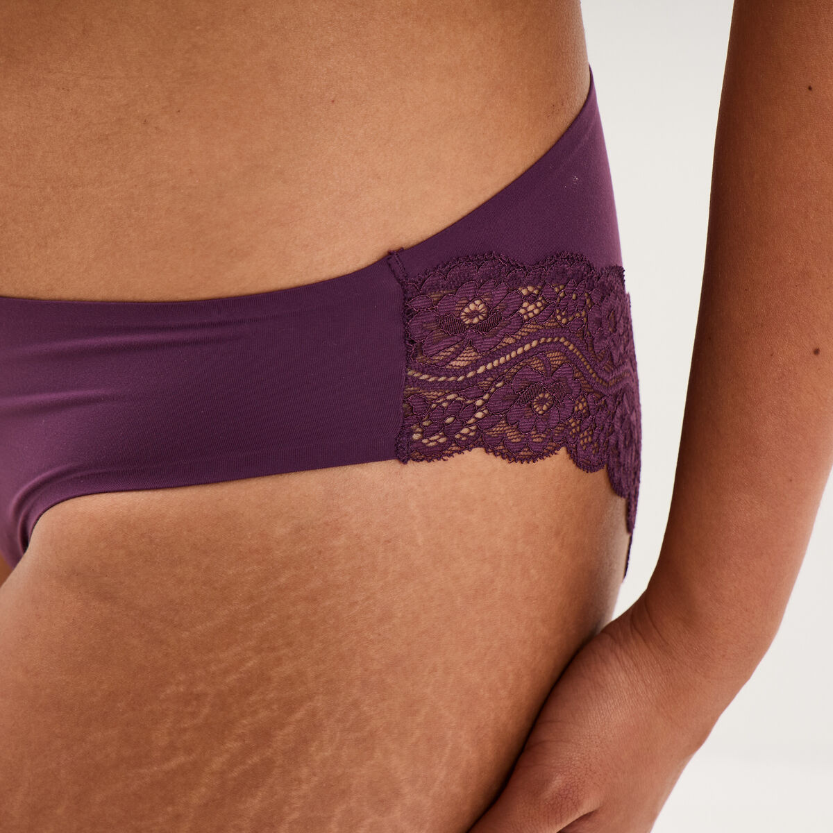 Culotte invisible &agrave; dentelle prune femme