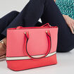 Grand sac cabas avec bandouli&egrave;re rose fushia femme