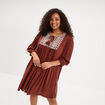 Robe fluide buste brod&eacute;e marron cognac femme grande taille