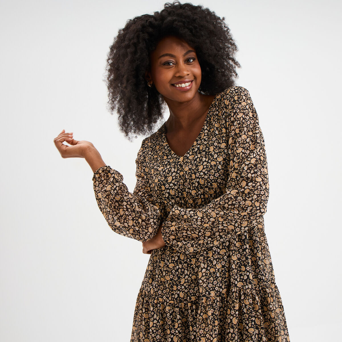 Robe évasée col en V et volants noir femme