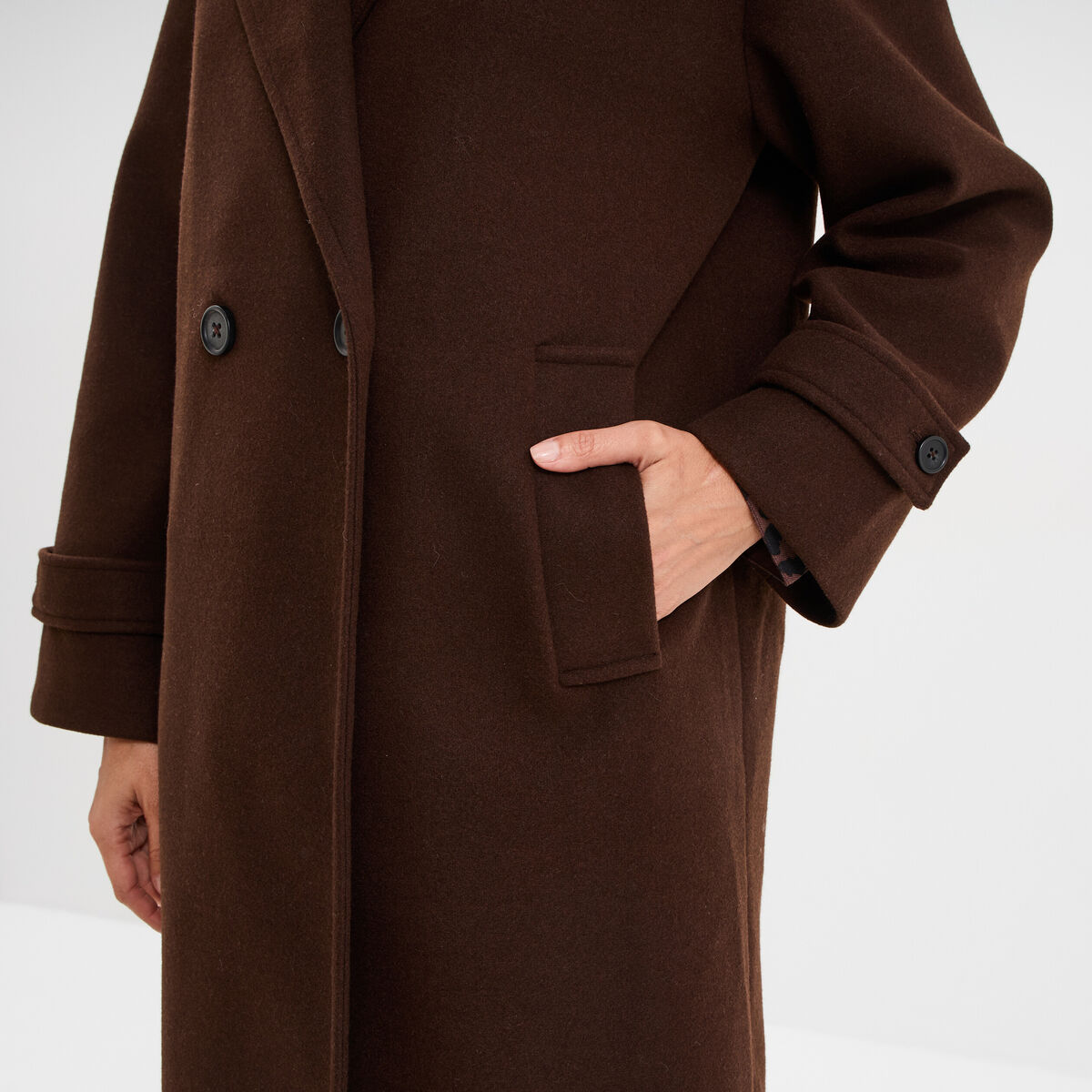 Manteau long boutonn&eacute; marron fonc&eacute; femme
