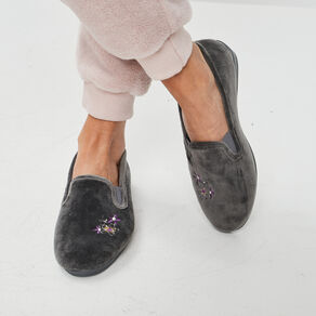 Chaussons brodés gris femme
