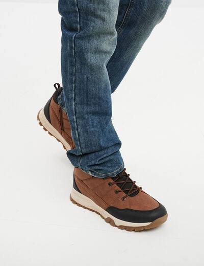 Boots crantées à lacets marron homme