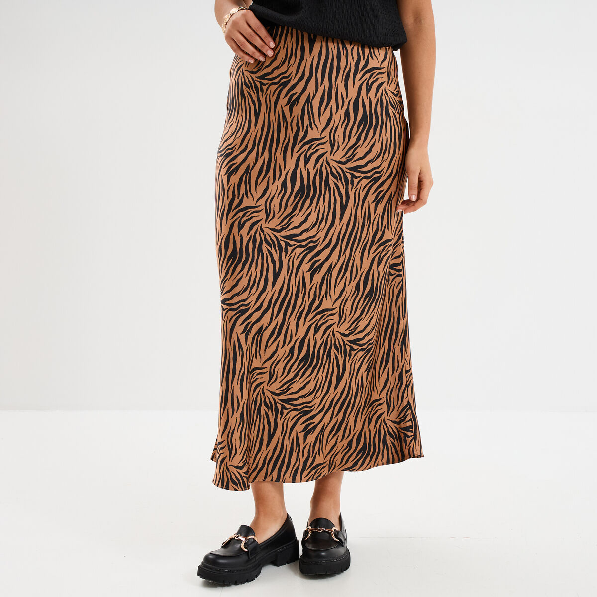Jupe effet satin longue &eacute;vas&eacute;e camel femme