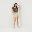 Short ajusté taille haute bords francs beige femme