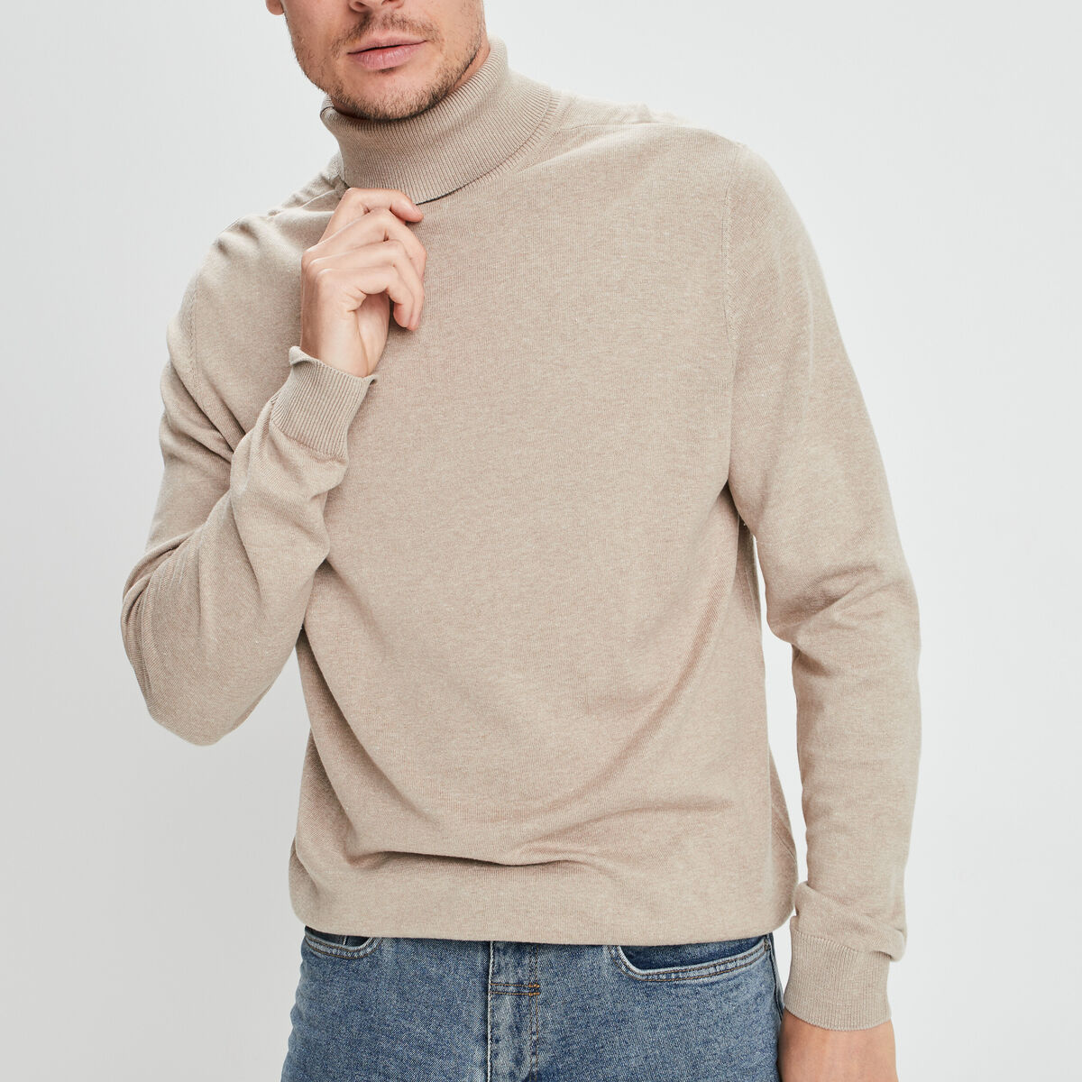 Pull avec col roul&eacute; sable homme