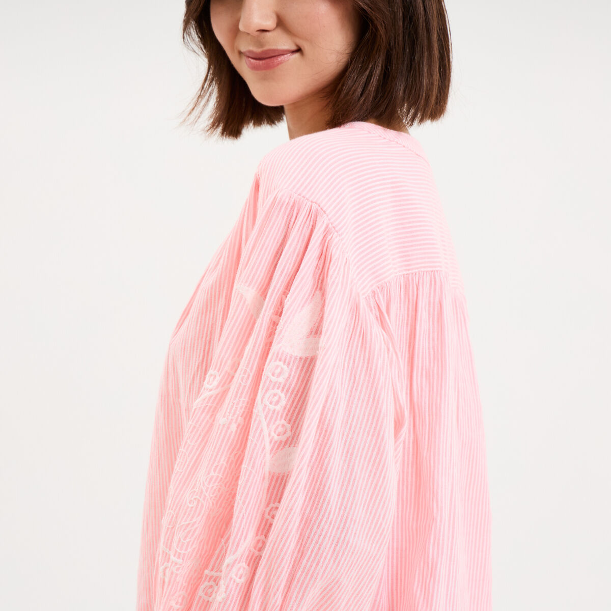 Blouse oversize manches brod&eacute;es rose fluo femme