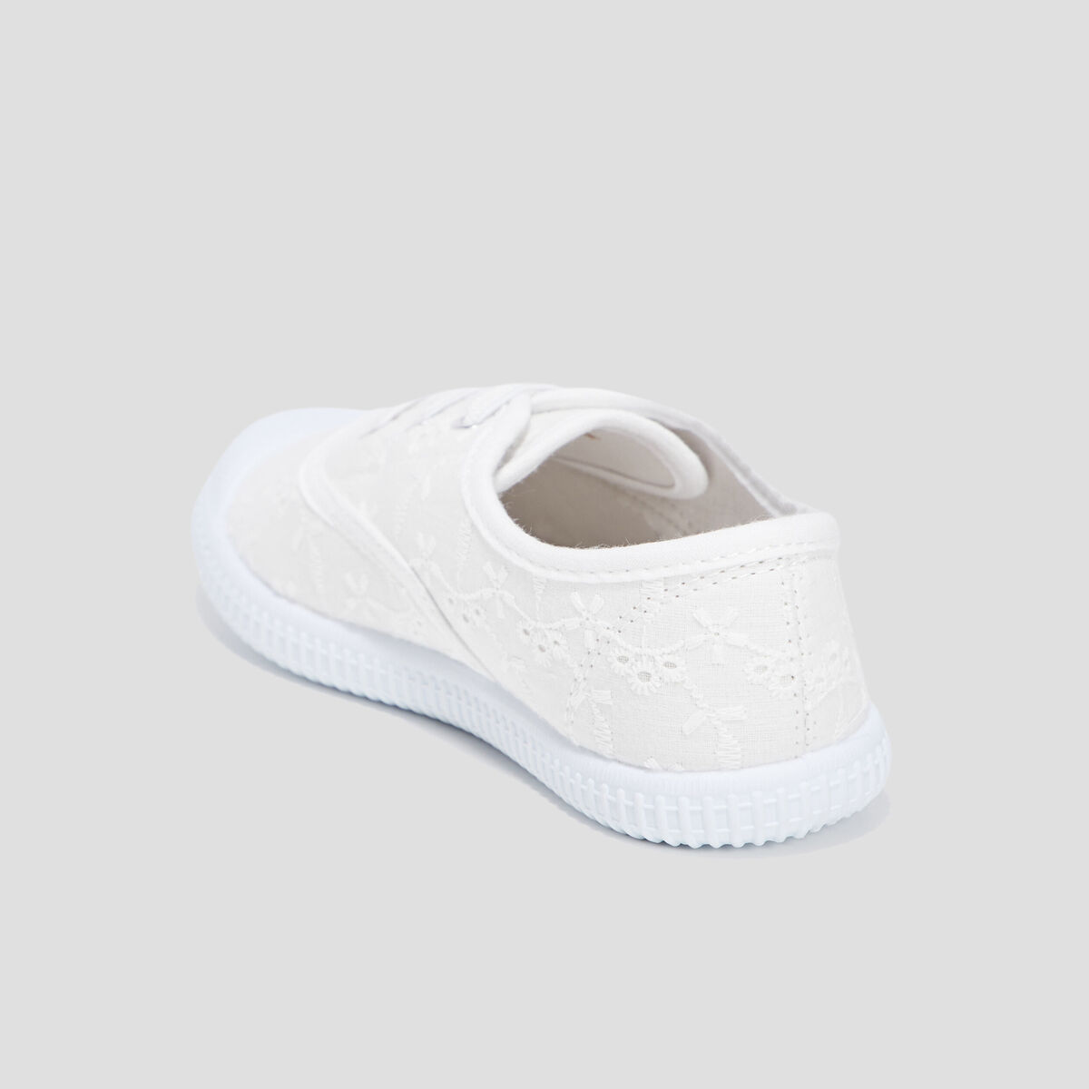 Tennis avec broderie anglaise en toile blanc fille