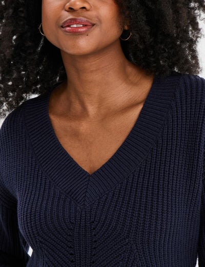 Pull col en V détails ajourés bleu foncé femme