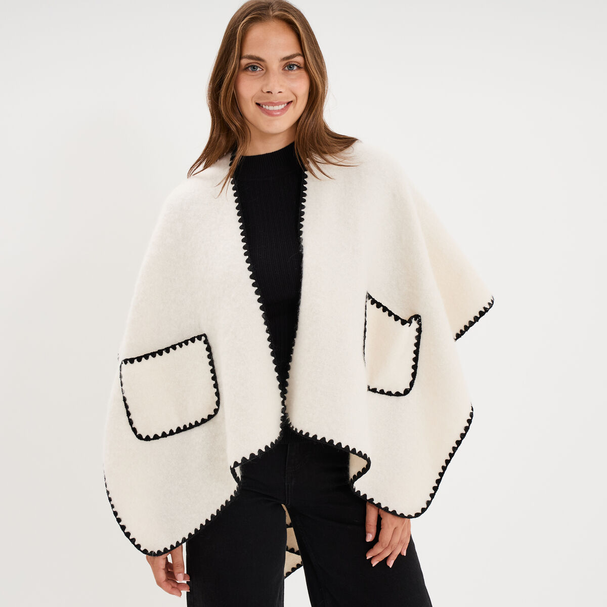 Poncho avec liser&eacute;s contrast&eacute;s ivoire femme