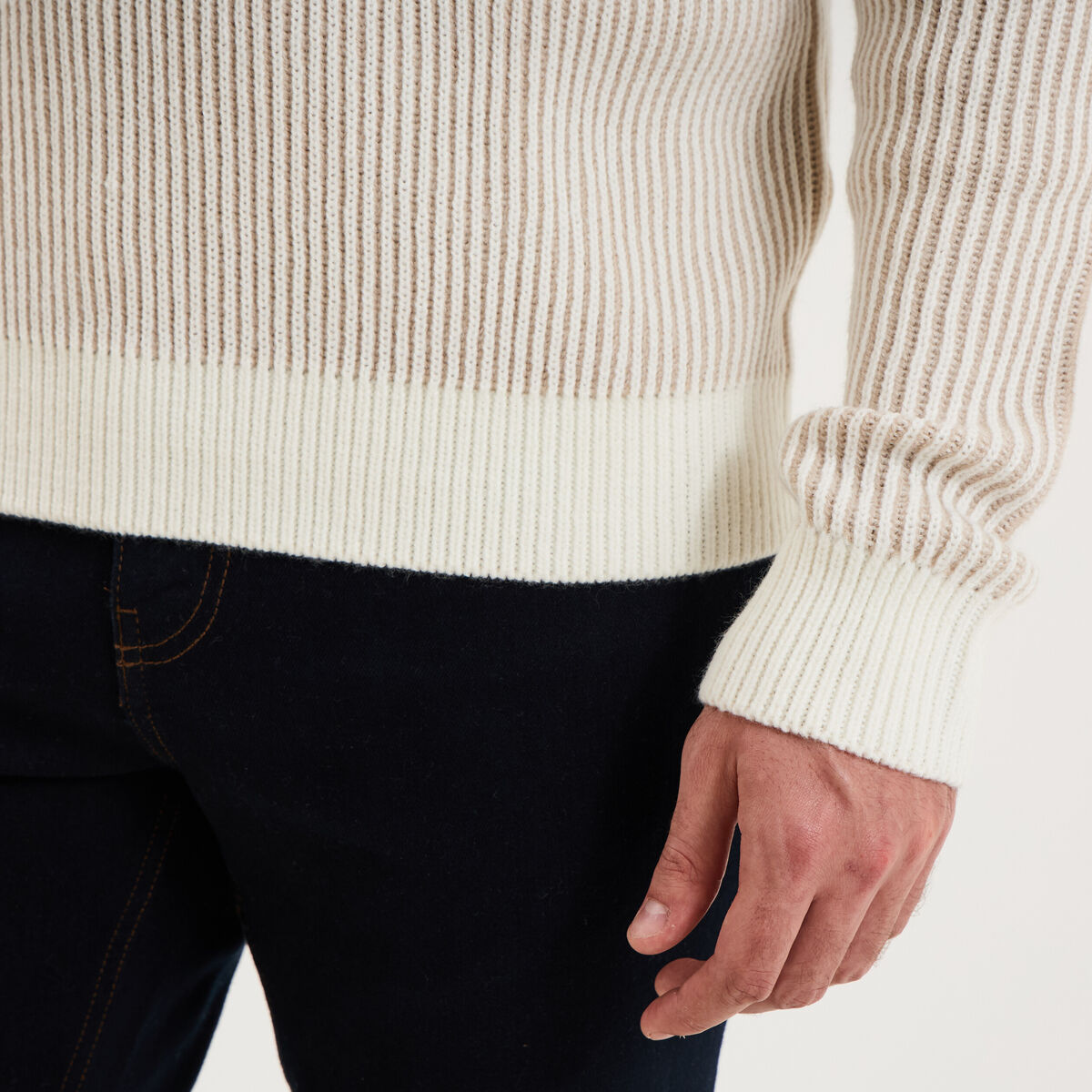 Pull c&ocirc;tel&eacute; col rond manches longues gris clair homme