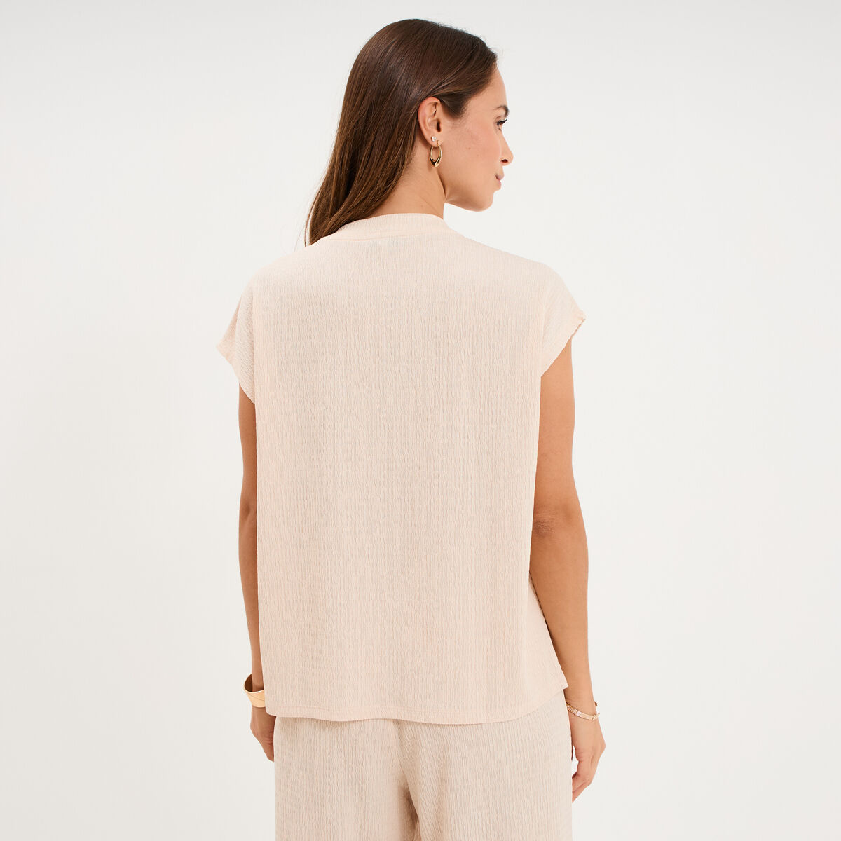 T-shirt gaufr&eacute; col rond avec boutons beige femme
