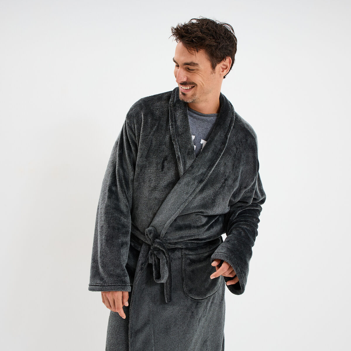 Peignoir long ceintur&eacute; effet velours gris clair homme