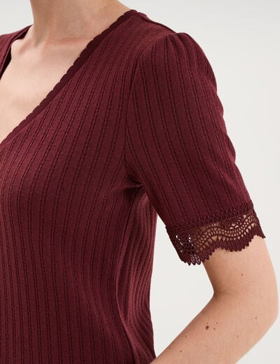 Blouse manches courtes col V dentelle violet fonc&eacute; femme
