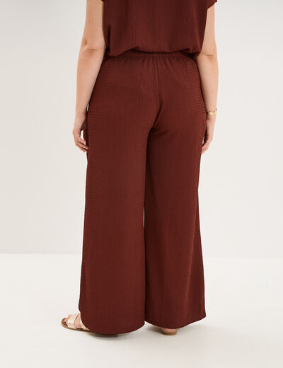 Pantalon effet gaufr&eacute; fluide bordeaux femme grande taille