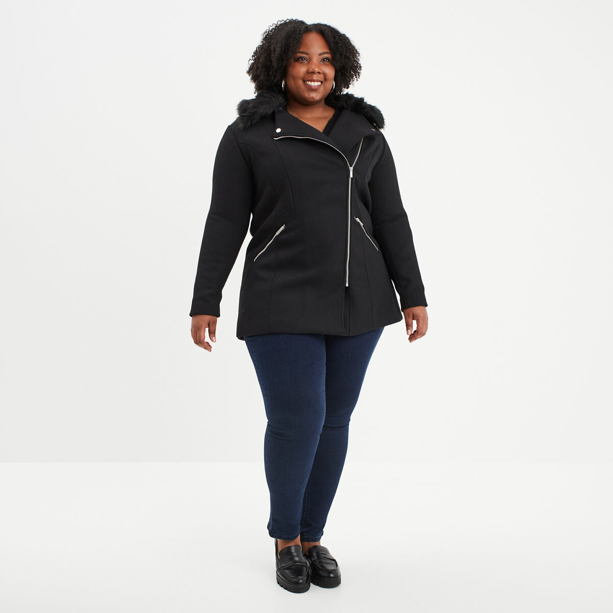 Manteau mi-long col imitation fourrure noir femme grande taille