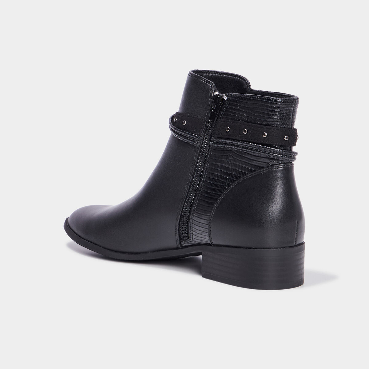 Bottines à talons plats détails cloutés noir femme