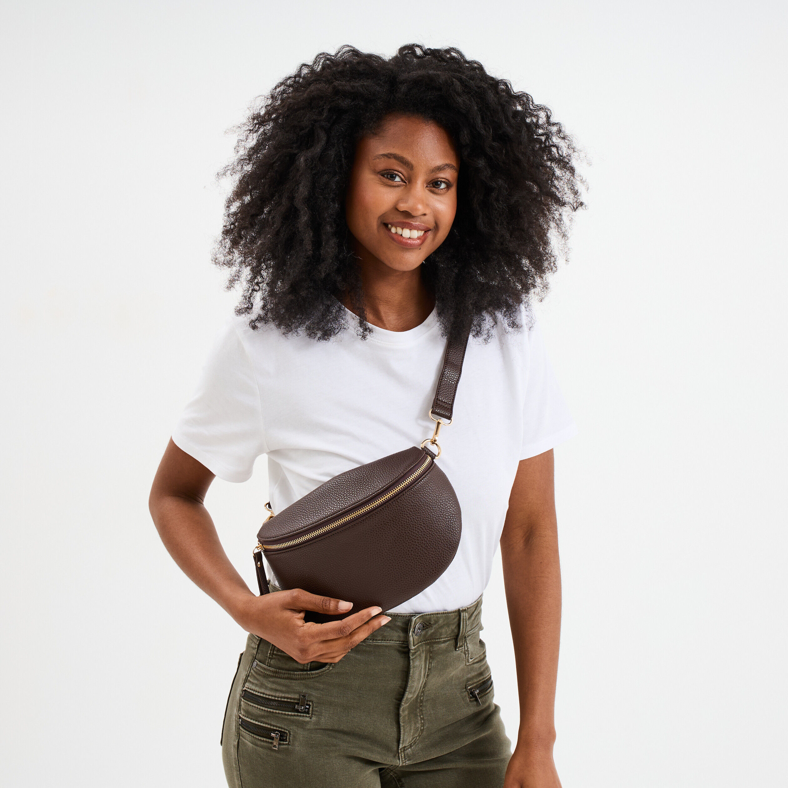 Sac banane arrondi marron foncé femme LH