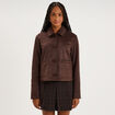 Veste courte effet su&eacute;dine boutonn&eacute;e marron fonc&eacute; femme