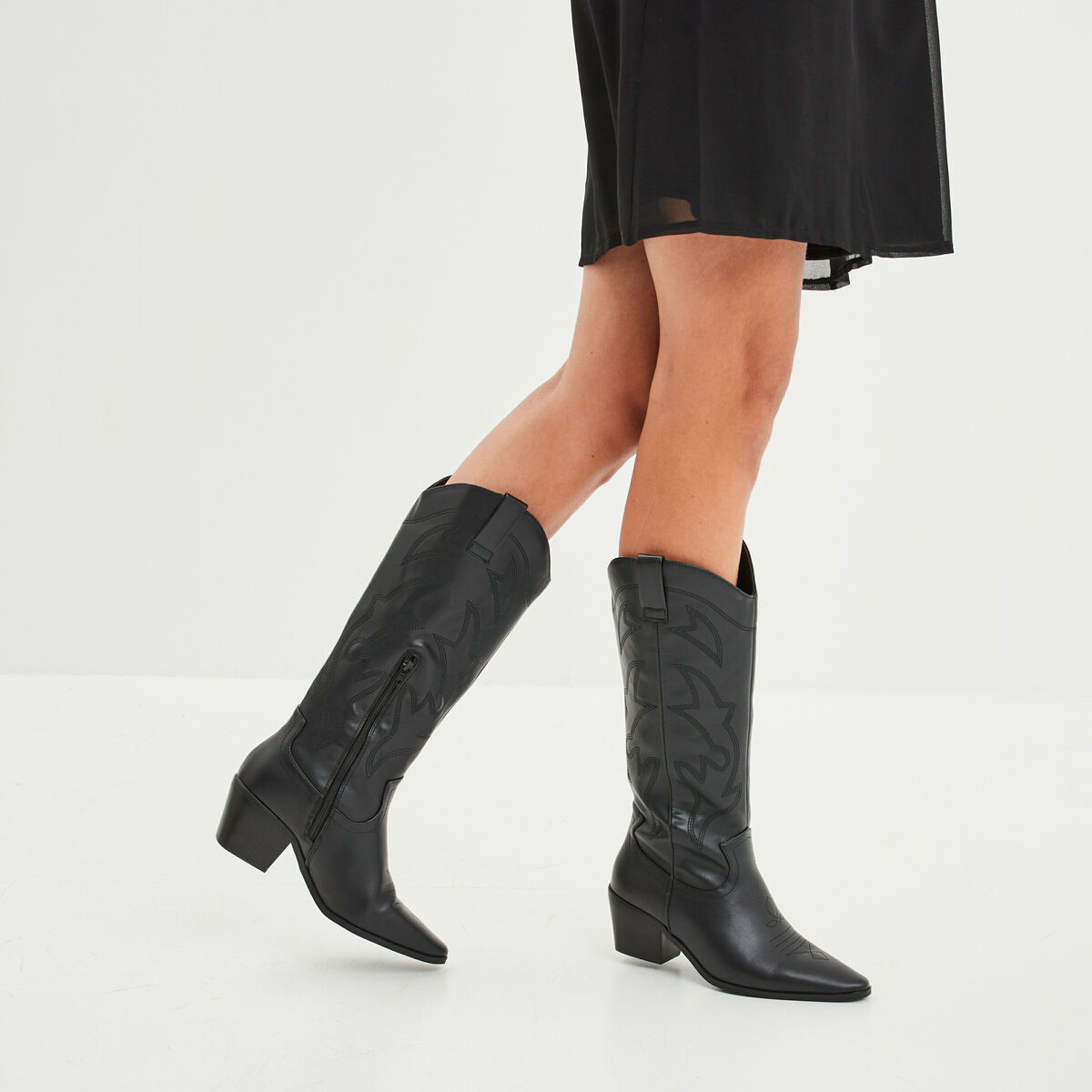 Bottes santiags bouts pointus noir femme