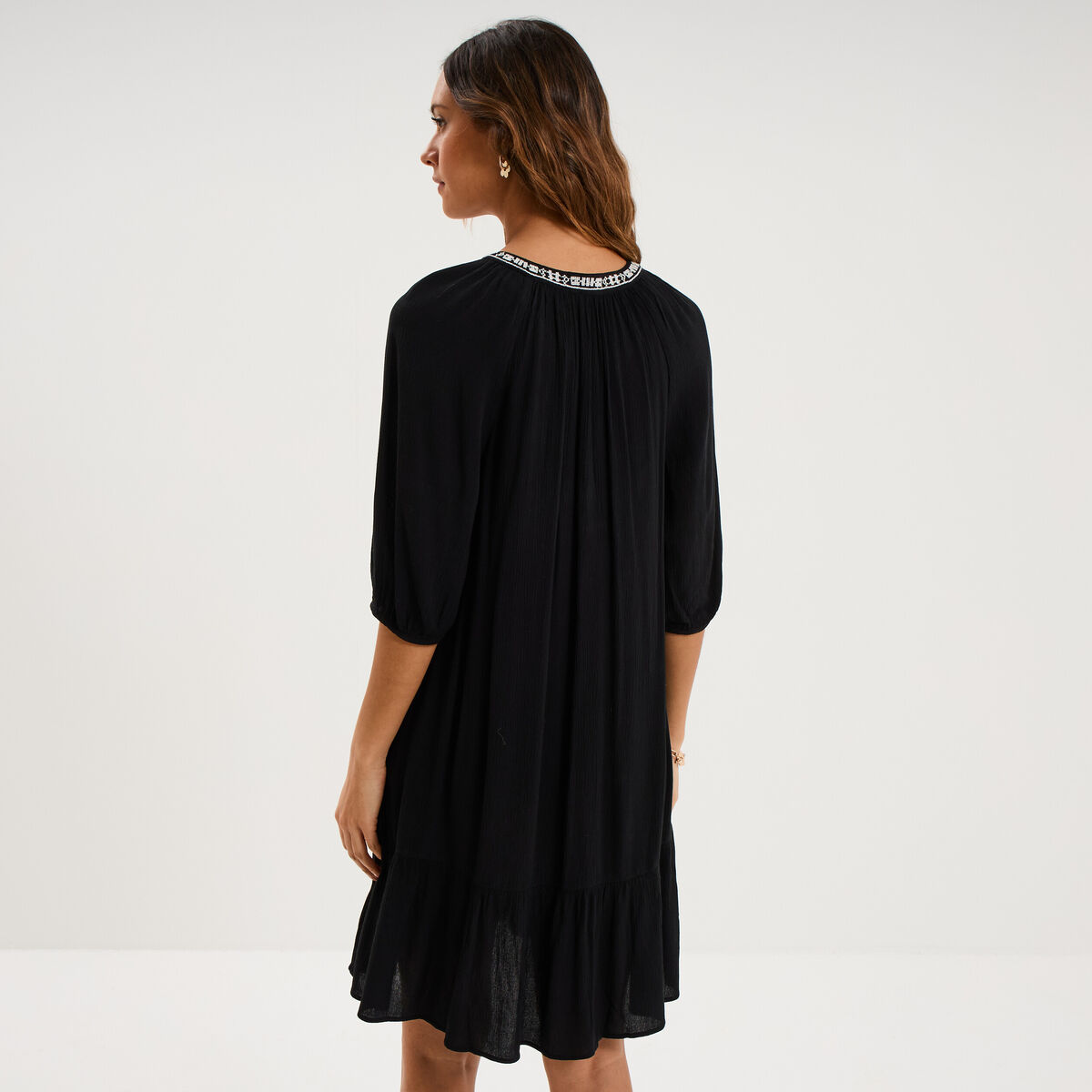 Robe longueur genou avec broderie noir femme