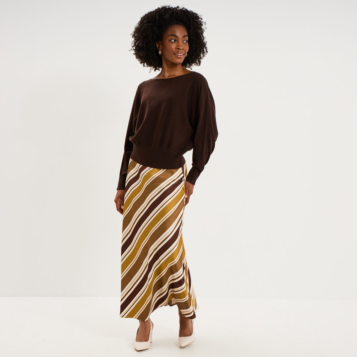 Pull encolure bateau manches longues marron fonc&eacute; femme