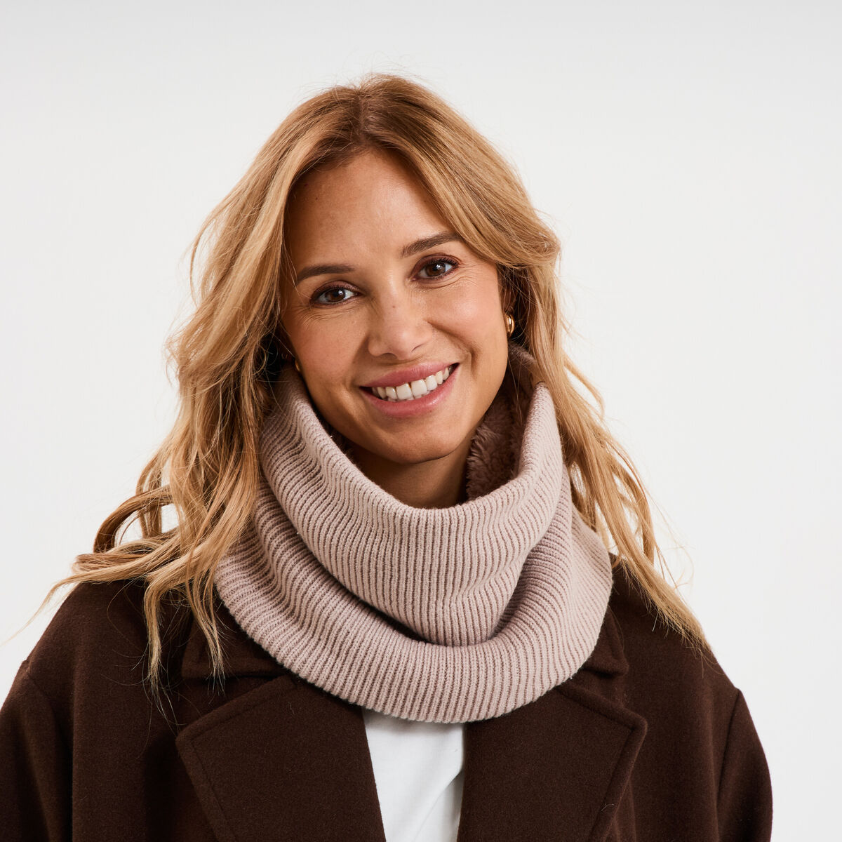 Tour de cou tricot&eacute; doubl&eacute; sable femme