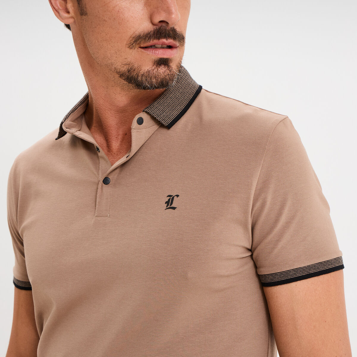 Polo coton ajusté manches courtes taupe homme