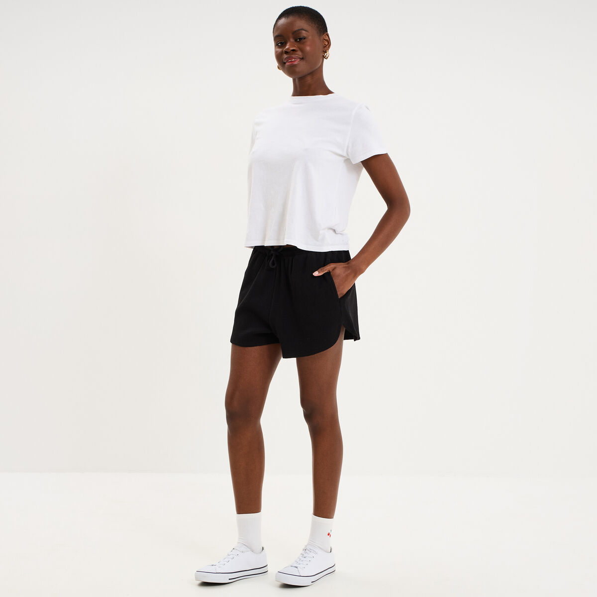 Short droit effet gaufr&eacute; coton noir femme