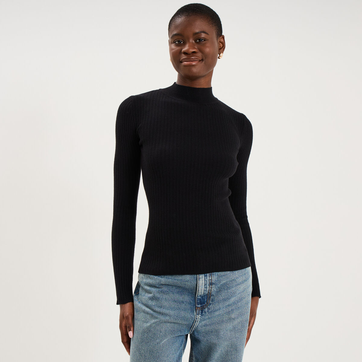 Pull ajust&eacute; c&ocirc;tel&eacute; col montant noir femme