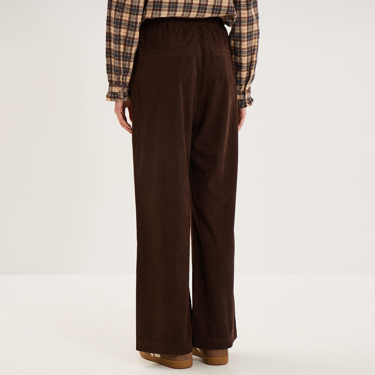 Pantalon large effet velours c&ocirc;tel&eacute; marron fonc&eacute; femme