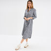 Robe chemise longue ceintur&eacute;e coton bleu marine femme