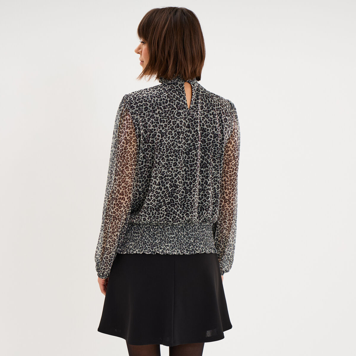 Blouse smock&eacute;e col montant gris argent femme